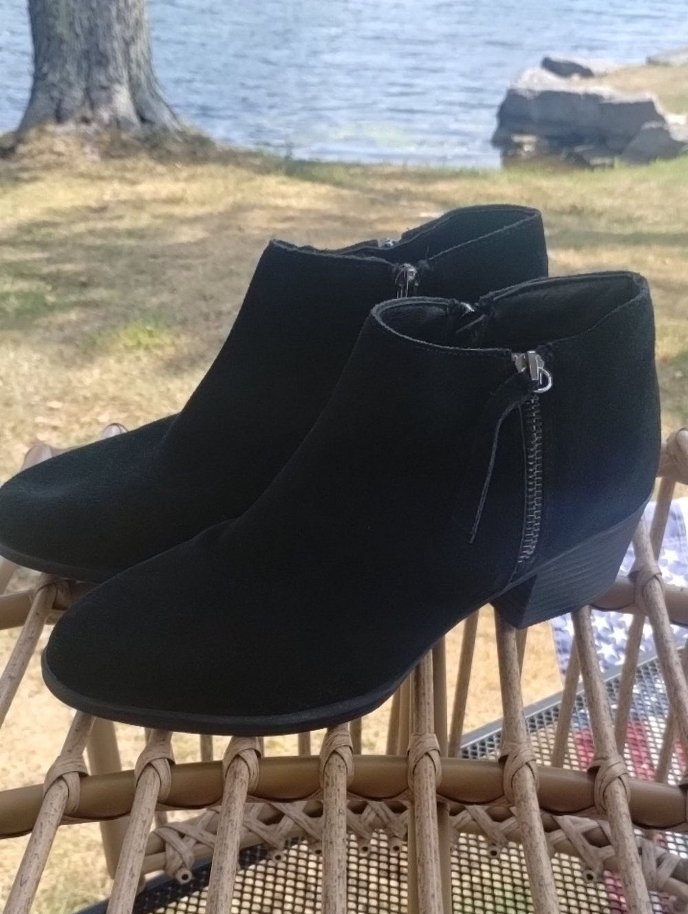 Vepose Black Suede Ankle Booties with Side Zips